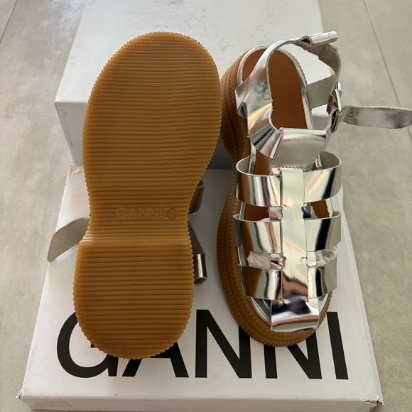 👡 GANNI Silver Strappy Sandals – EU 39 / US 8.5 – Rare Discontinued - Picture 4 of 9